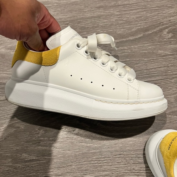 Alexander McQueen Oversized White Yellow - Picture 6 of 6